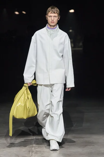 Look 8